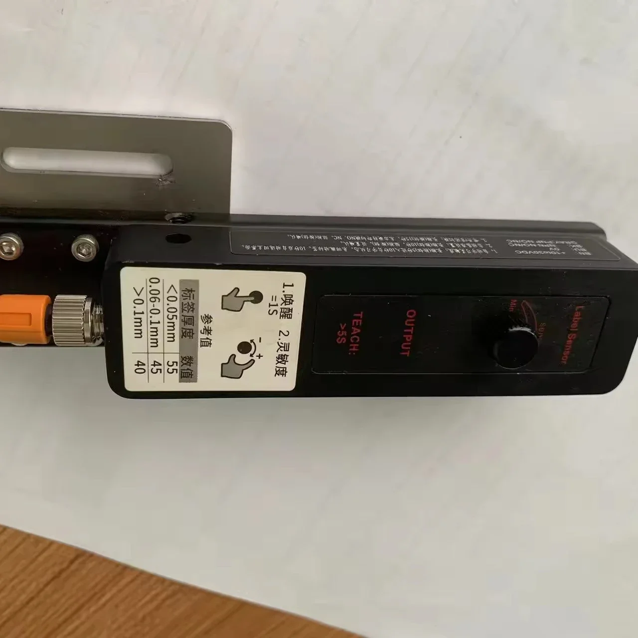 Label Check Sensor Labeling (metal, Suit) - Commercial Equipment - Commercial Use | work | metal | content | Commercial Equipment